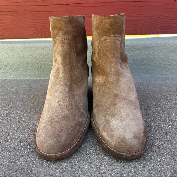 $590~ELYSE WALKER LOS ANGELES~Tan Distressed Suede Stacked Heel Bootie~Boot~37/7 - Picture 3 of 14